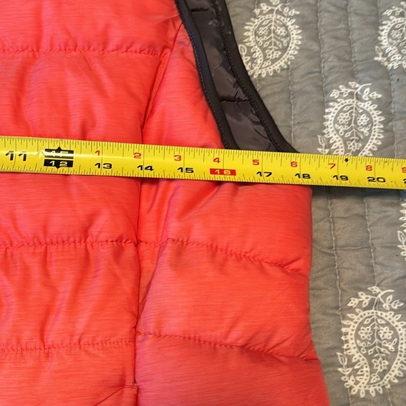 Women’s puffer vest. Tangerine. Large. - Picture 4 of 5